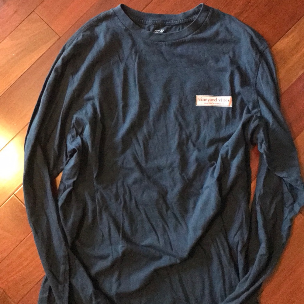 Men’s medium vineyard vines long sleeve!